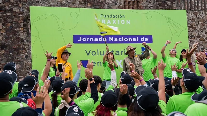 Voluntarios de la Fundación TRAXION reforestan áreas naturales con plantación de 14 mil 600 árboles