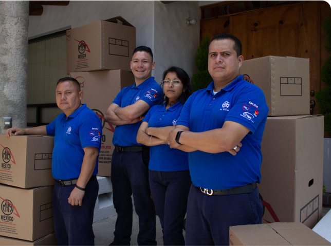 Operadores de MyM by Traxión, con camiseta azul representativo de la compañia 
