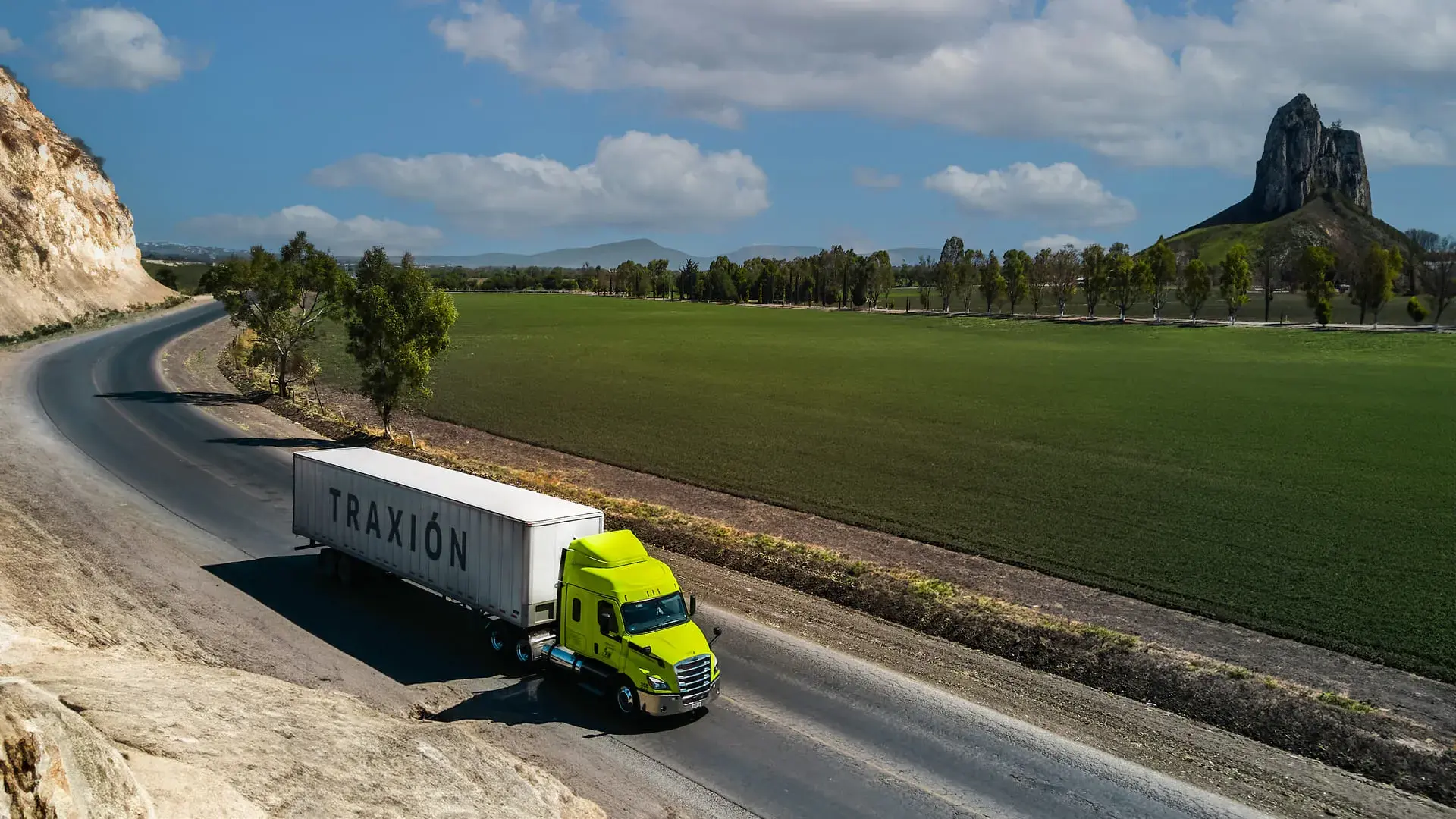 Soluciones de movilidad y logística eficientes por Traxión