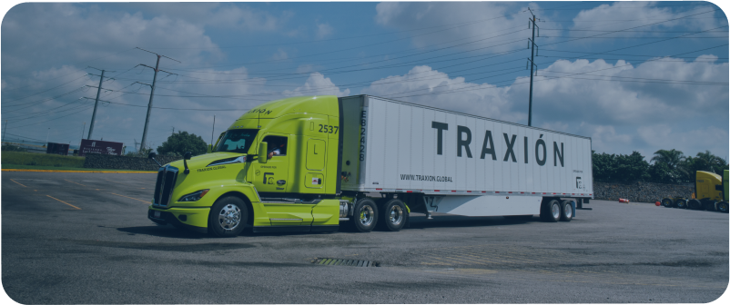 Trailer personalizado con la marca Traxion